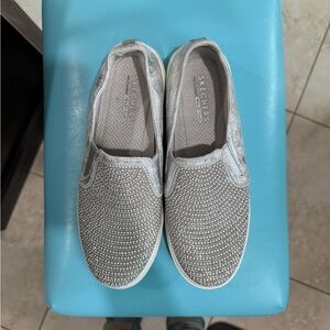 Skechers women’s Silver Slip-On Shoes 8.5